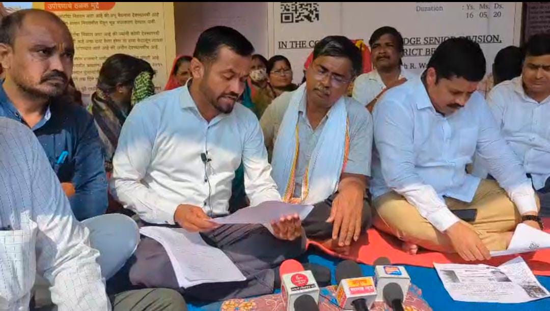 शिष्ट मंडळासोबत झालेली चर्चा आणि प्रशासनाच्या वतीने करण्यात आलेली विनंती याचा सन्मान राखत पुजारी मंडळाचे उपोषण काही कालावधी साठी स्थगित 