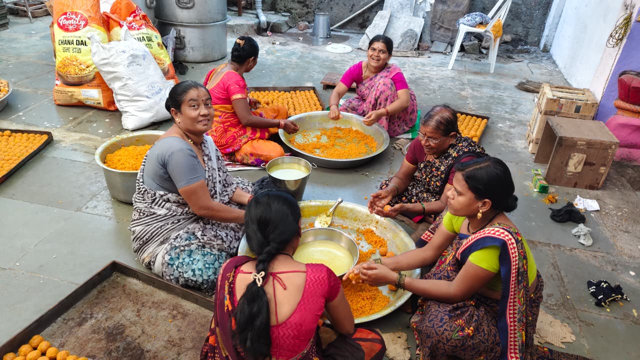 आत्महत्याग्रस्त ६०० शेतकरी कुटुंबांना उद्या दिवाळी फराळ वाटप आधार माणुसकीचा उपक्रम —-