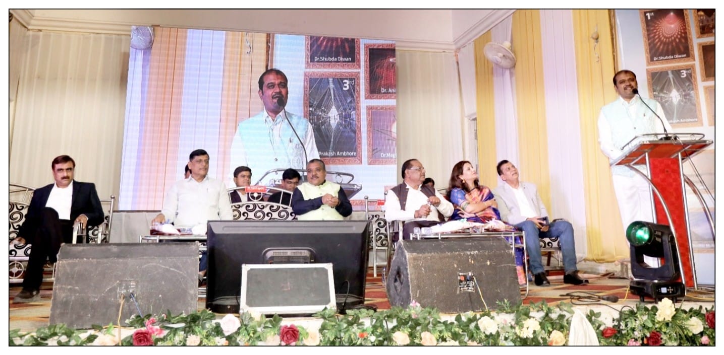 *अंबाजोगाईत कला दर्पण महोत्सव जल्लोषात साजरा* *आनंदी राहण्यासाठी अंगामध्ये कला असणे आवश्यक – डॉ.राजेश इंगोले*  *डॉ.राजेश इंगोले हे अष्टपैलू व्यक्तिमत्व – राजकिशोर मोदी*