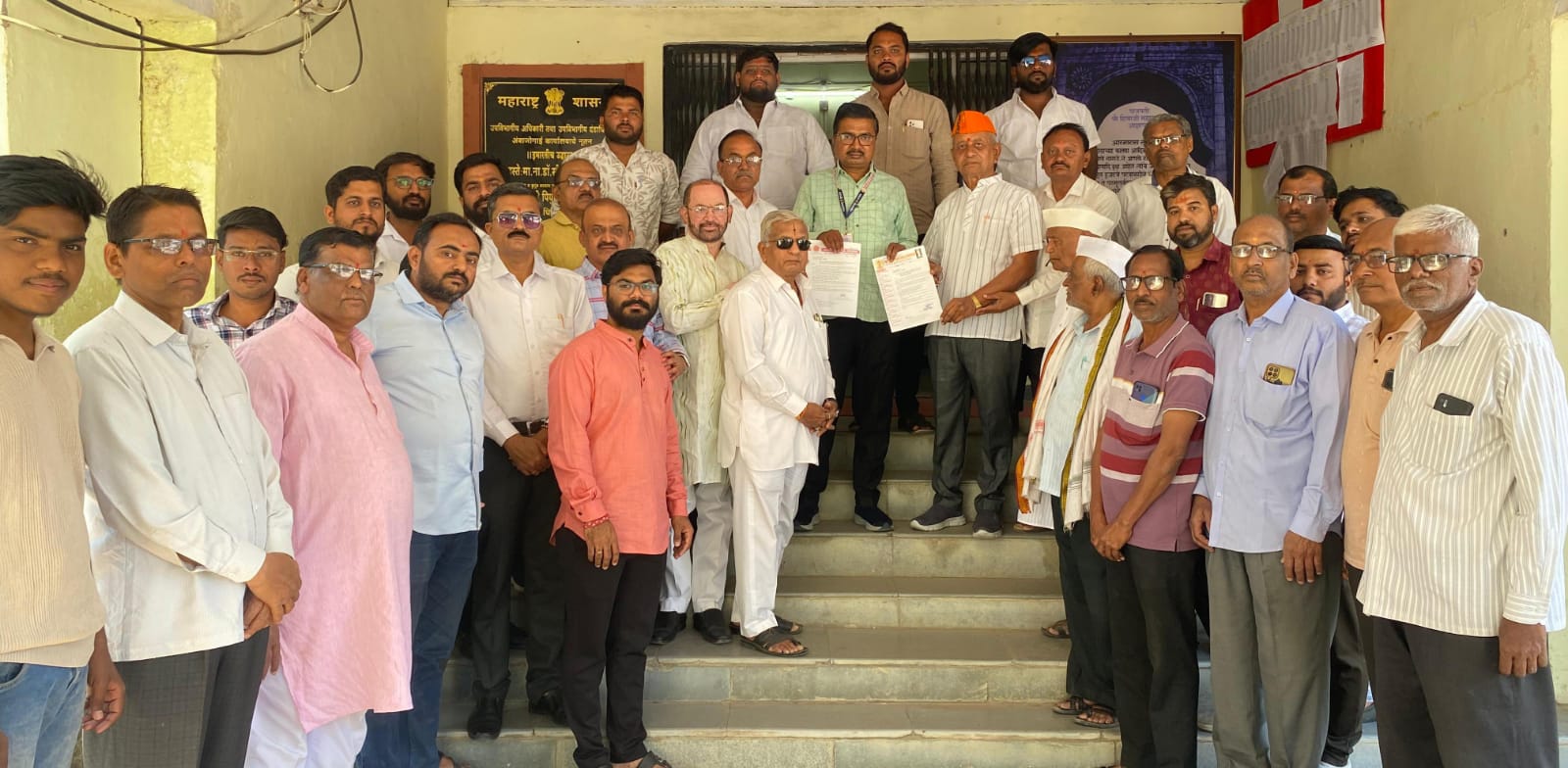 *संतकवी दासोपंत समाधी परिसरातील वाढते गैरप्रकार बंद करून पवित्र वास्तुचे संरक्षण करा, उपजिल्हाधिकारी यांना निवेदन*