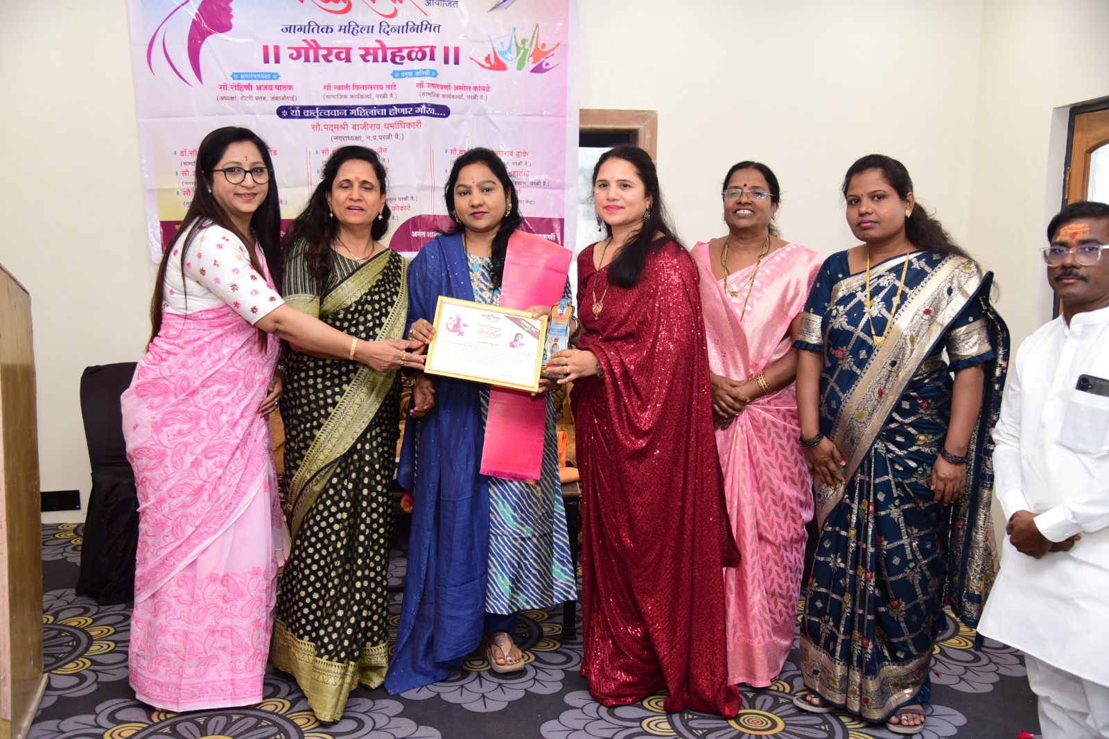 कौतुकामुळे महिलांना मोठे कार्य करण्याची प्रेरणा मिळते-प्रा.रोहिणी पाठक ——————– ‘परळी संचार’च्या वतीने महिलादिनी कर्तृत्ववान महिलांचा गौरव